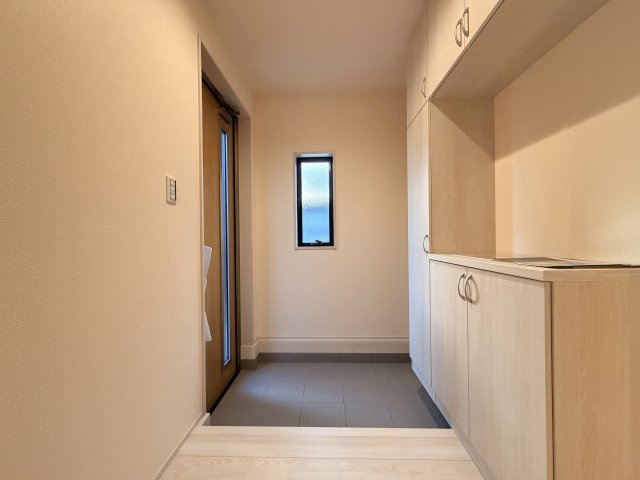 【玄関】 | 熊谷市別府第5   LiveleGarden.s　新築戸建　全1棟　1号棟