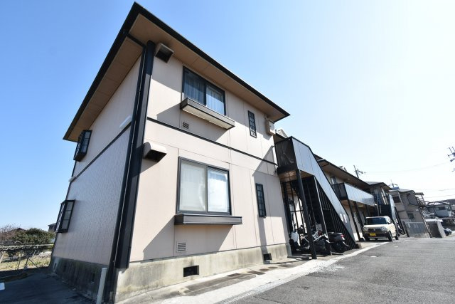 アスコットハイツB棟の外観|アスコットハイツB棟はワンフロア2戸で全戸角部屋設計