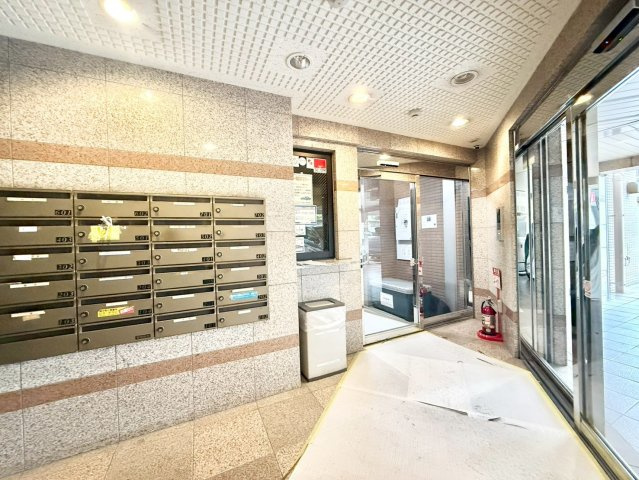 マイキャッスル西ヶ原・飛鳥山公園のエントランス|2026.05.28撮影

現地ご見学希望・資料請求などお気軽にお問い合わせ下さい！
03-5990-5201