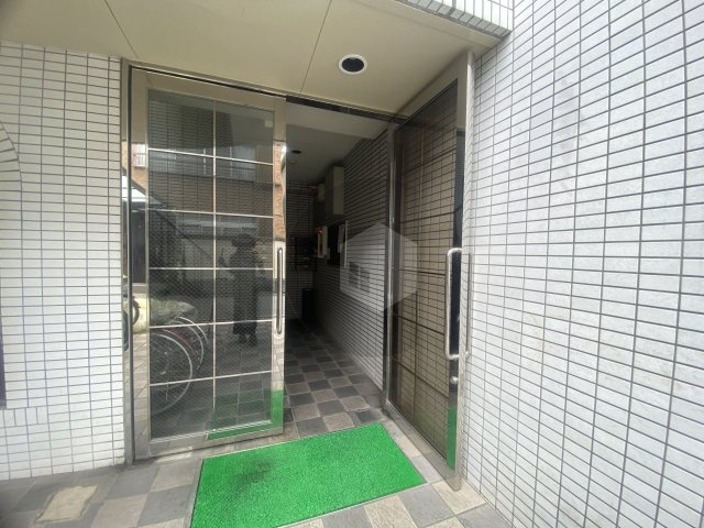 ファースト小阪のエントランス