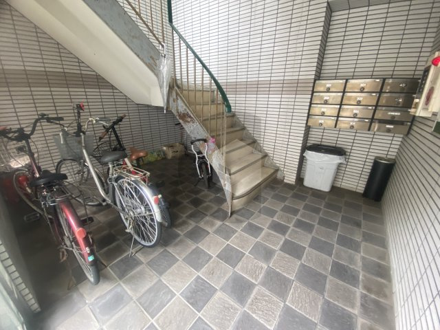 ファースト小阪のロビー