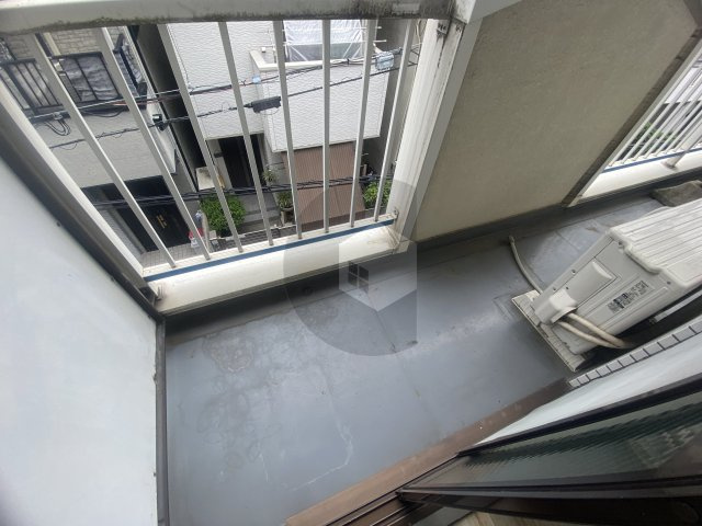 ファースト小阪のバルコニー