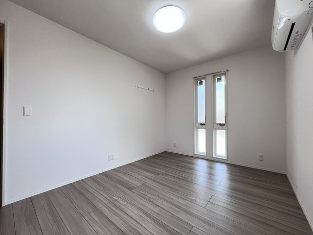 スペチアーレ墨江の洋室