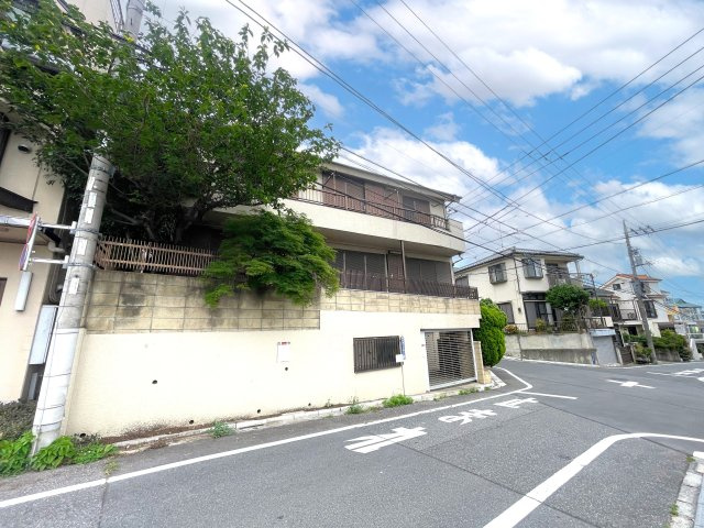 板橋区四葉1丁目　東南角地・南道路×建築条件なし　限定2区画の参考プラン|B区画　2LDK+2S+WIC+パントリー+ビルトイン車庫　敷地面積 77.01ｍ2　建物面積 120.55ｍ2(車庫部分 19.80ｍ2含む)　建物価格 2,200万円