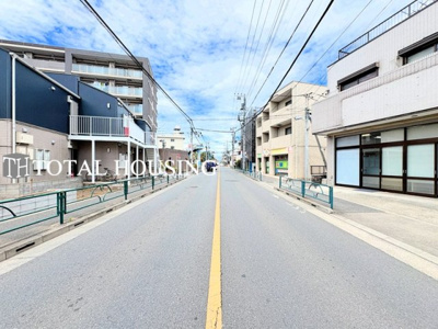 【前面道路含む現地写真】 | 国分寺市本多2丁目　新築戸建　全1棟