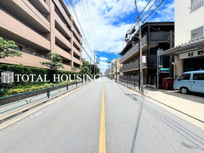 【前面道路含む現地写真】 | 国分寺市本多2丁目　新築戸建　全1棟