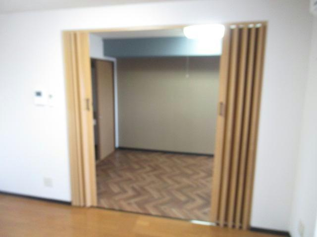 ロイヤル弐番館の居間・リビング