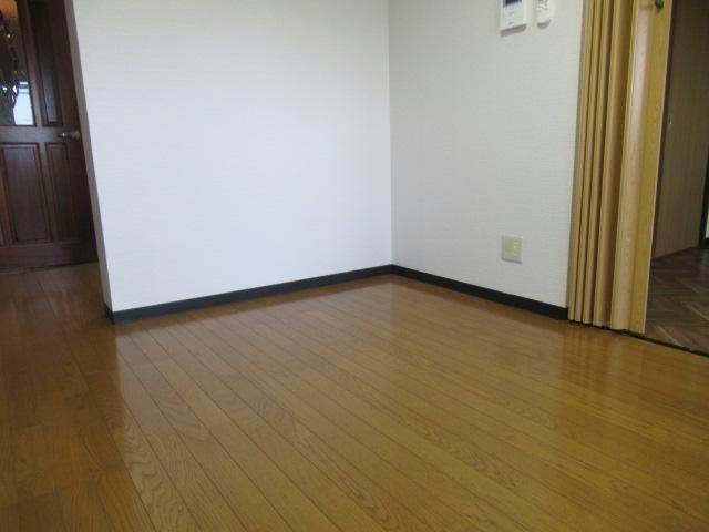ロイヤル弐番館の居間・リビング