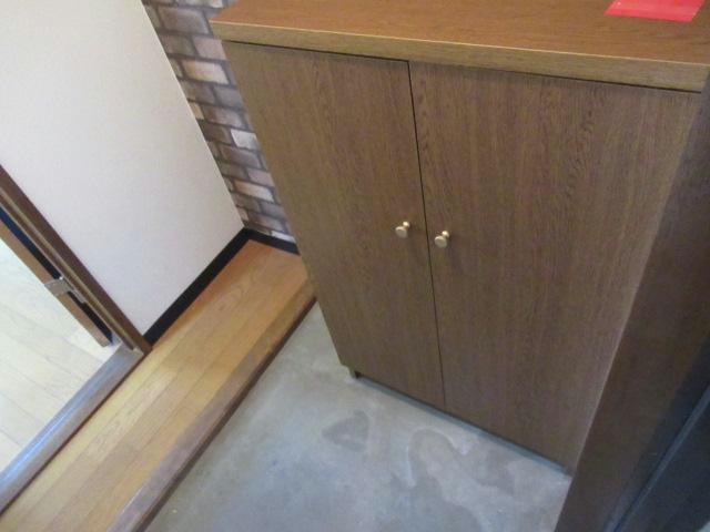 ロイヤル弐番館の玄関