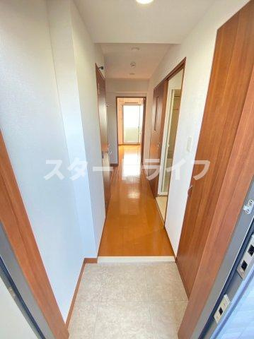 大阪市淀川区木川東２丁目の賃貸マンションの玄関