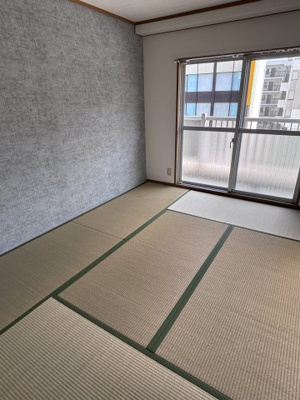 【寝室】 | 竹川ビル  | グレーの壁紙がお洒落ですね♪