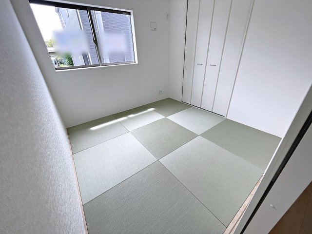 新築戸建・新築建売　郡山市富田町第23　富田小・富田中の和室|畳のぬくもりが心地いい和室。リビングから見守ることができ、お子様のお昼寝や遊び場に最適です！