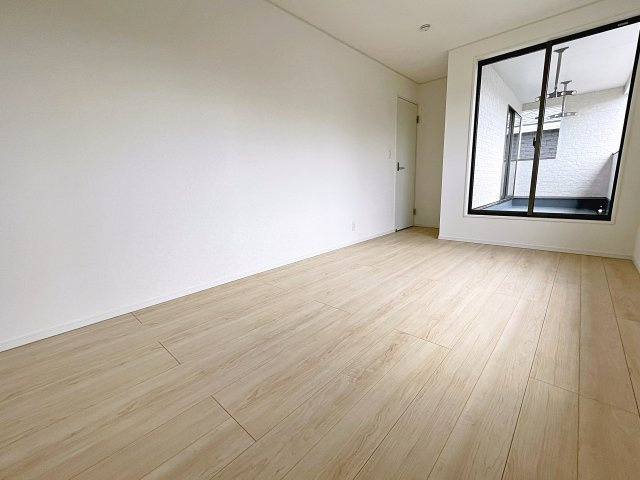 新築戸建・新築建売　郡山市富田町第23　富田小・富田中の洋室|バルコニーに面しており大きな窓から日差しが入るので気持ちの良いプライベート空間です！
