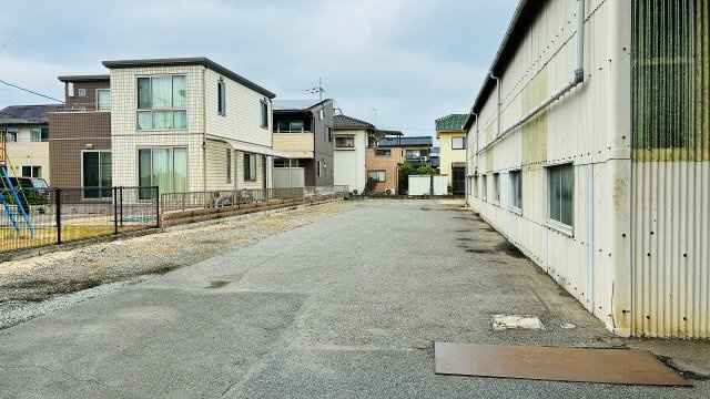 岡山市南区藤田の倉庫の駐車場