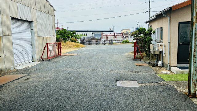 岡山市南区藤田の倉庫の駐車場