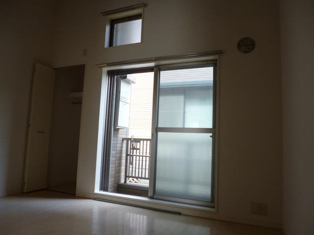 ウェルストリームの居間・リビング|真っ白な明るいお部屋です