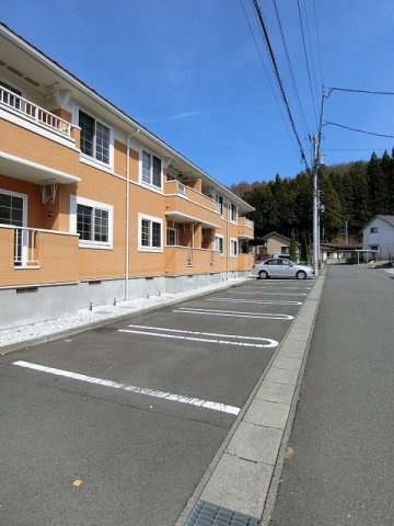 フル・マークの駐車場