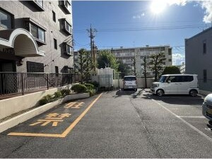 鶴陽明ハイツの駐車場