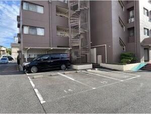 鶴陽明ハイツの駐車場