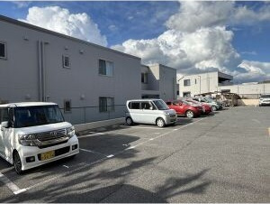 鶴陽明ハイツの駐車場