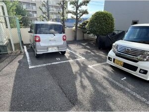 鶴陽明ハイツの駐車場