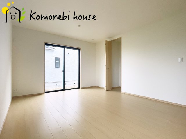 蓮田市黒浜2343番　新築一戸建て　ハートフルタウン　Cの居間・リビング|ゆったりとした居間です