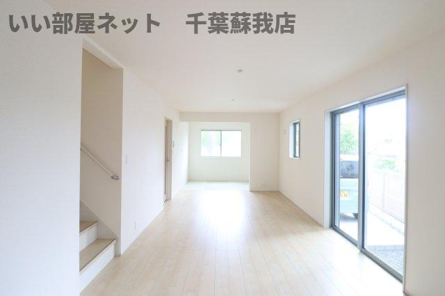 マイホームネクスト中央区寒川町Ⅱの居間・リビング