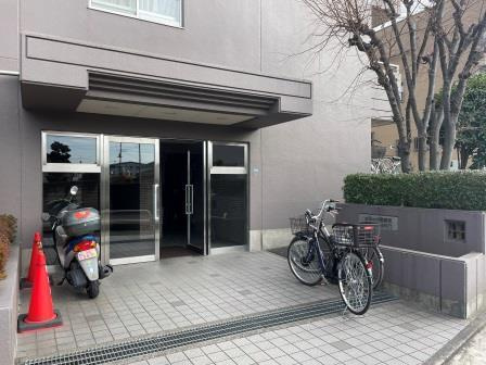 メロード西浦和のエントランス