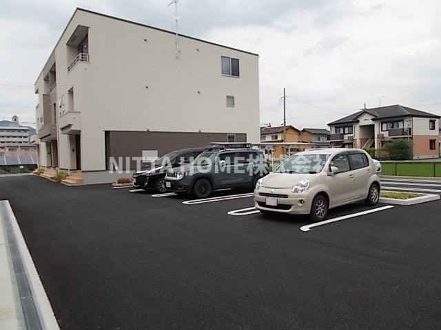 ミレ　グランデ　マウンテンの駐車場|敷地内に駐車場も完備しています◎