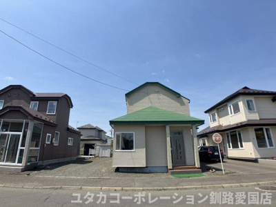 【外観】 | 芦野2丁目8-27売家 | 目の前に芦野はばたき公園があり、お子様の遊び場として最適☆