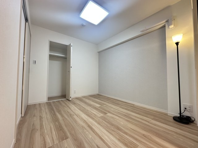 エンゼルハイム大倉山第三の洋室|先行配管設置！全室エアコン設置出来るのでどのお部屋も快適な居室として利用できます。