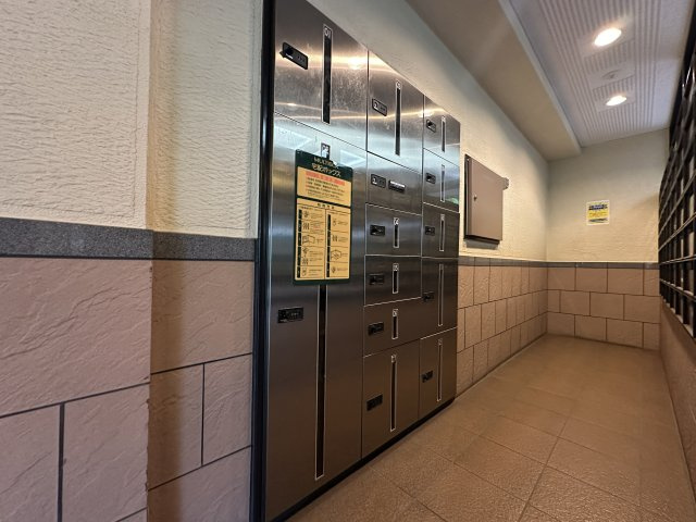 エンゼルハイム大倉山第三の設備|不在時にもあると大変便利な宅配ボックスを完備。