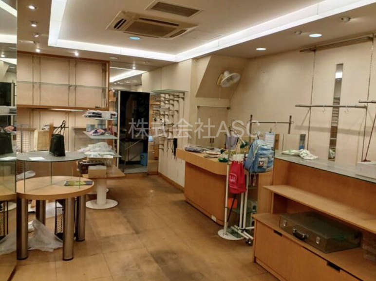 粉浜商店街貸店舗の洋室