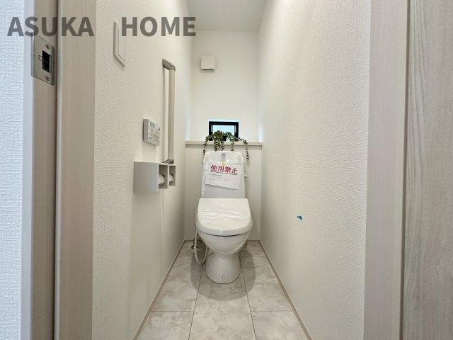 保土ケ谷区鎌谷町のトイレ|1階と2階にトイレが設置されゆったりした空間です。ウォシュレット内蔵の最新トイレ設備です♪