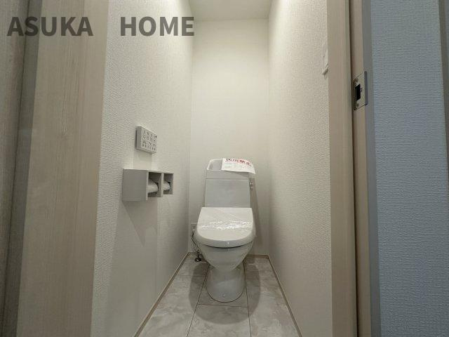 保土ケ谷区鎌谷町のトイレ|ウォシュレット内蔵の最新トイレ設備です♪