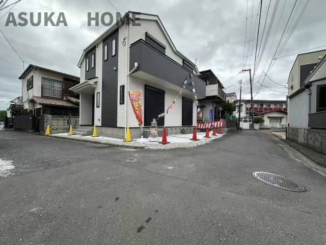 保土ケ谷区鎌谷町の前面道路含む現地写真|前面道路・充分な幅の前面道路で駐車しやすい。車通りが少ない所も◎