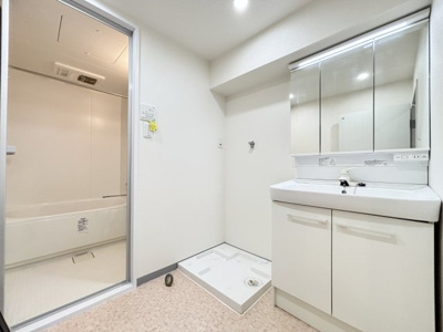 【独立洗面台】 | ライオンズマンション魚崎 | カウンター一体型洗面ボウルでお手入れも簡単です