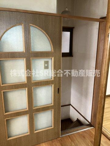 善根寺町6丁目中古戸建の内装|リフォームや住宅ローン・東大阪市の不動産の事なら弊社にお任せ下さいませ！
各地域の特徴・グルメ・裏道やその他、細かい情報等も熟知した
東大阪市出身のスタッフが新生活を送るお客様をサポート致します！