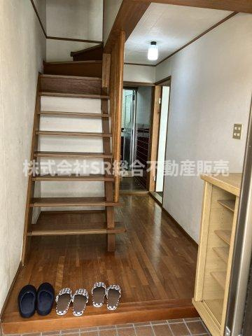 善根寺町6丁目中古戸建の玄関|玄関にはシューズボックスもあり広く使えます！