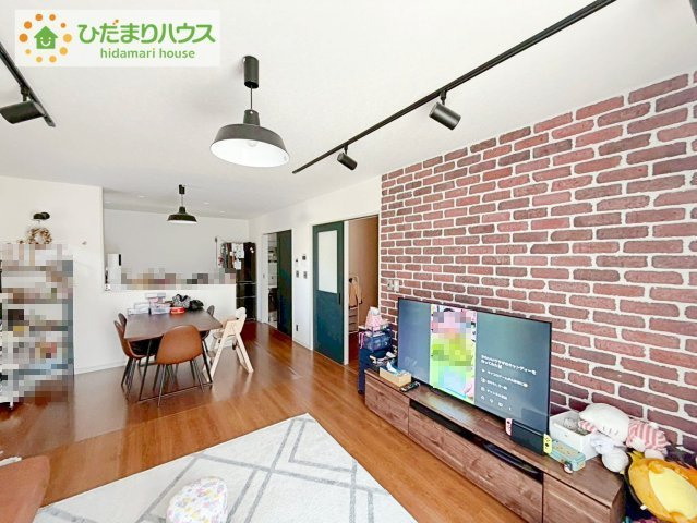 日立市東滑川町２丁目　中古戸建の居間・リビング|大型テレビに大型ソファー(^^)どんなインテリアにしますか？