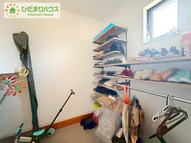 日立市東滑川町２丁目　中古戸建の収納|"玄関は常にすっきり片付いているのが理想！
これだけの大容量シューズボックスがあれば、捨てたくないものを捨てたりする必要もありません♪"