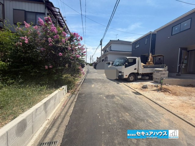 【同施工物件ご案内可能】東海市加木屋町陀々法師　全4棟の前面道路含む現地写真|事前予約にて現地ご見学いただけます！お気軽にお問い合わせください♪
■株式会社　セキュアハウス■
住宅ローンに強く、知識、経験豊富なスタッフ在籍
お客様に寄り添い、ご成約後もサポート致します。