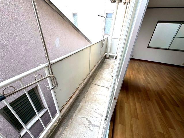 古市駅前ビルのバルコニー