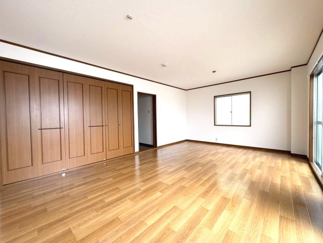 古市駅前ビルの洋室