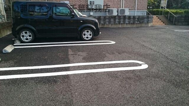 フリーデの駐車場