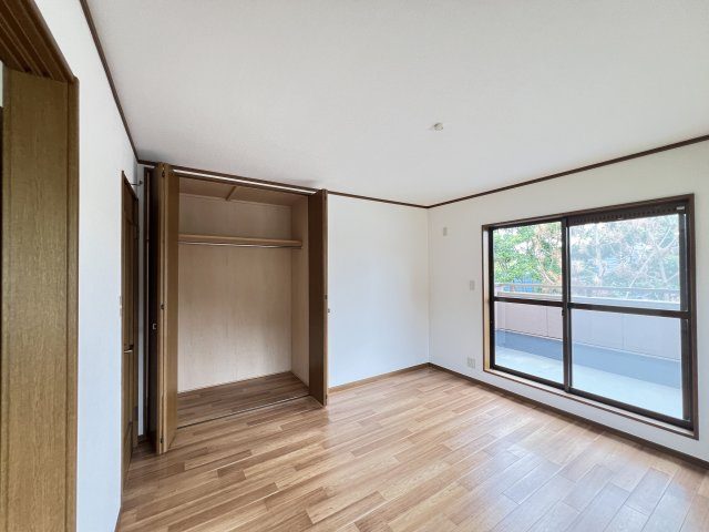 五條市田園5丁目　4SLDKの寝室|洋室8帖　クローゼット付き