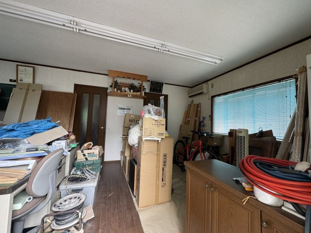 -三丁目不動産-　深谷市宿根　平成6年築事務所　の洋室