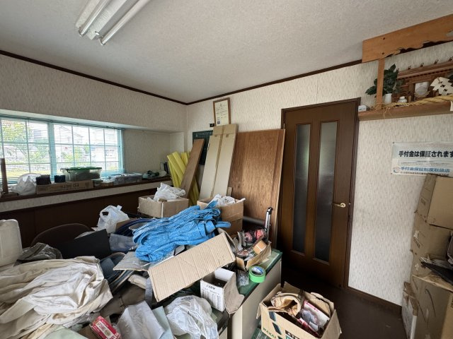 -三丁目不動産-　深谷市宿根　平成6年築事務所　の洋室