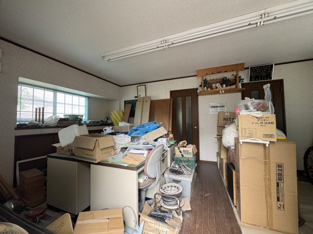 -三丁目不動産-　深谷市宿根　平成6年築事務所　の洋室