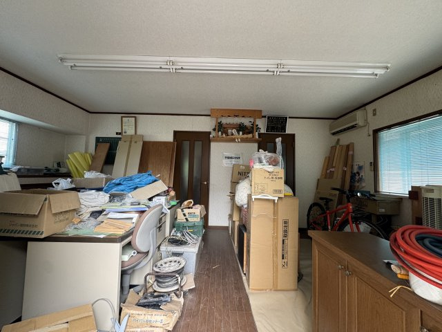 -三丁目不動産-　深谷市宿根　平成6年築事務所　の洋室